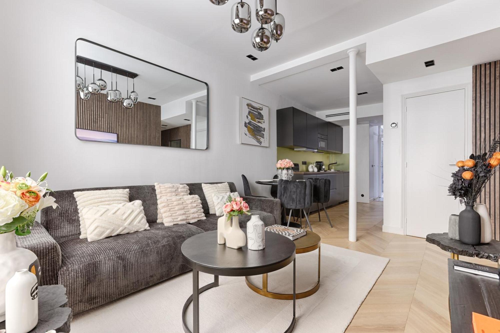 Stylish 2 Bedroom Near Montmartre Sacre Coeur Parijs